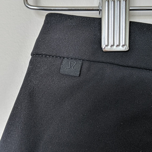 Lululemon black 'Long Story's shorts - Picture 4 of 5